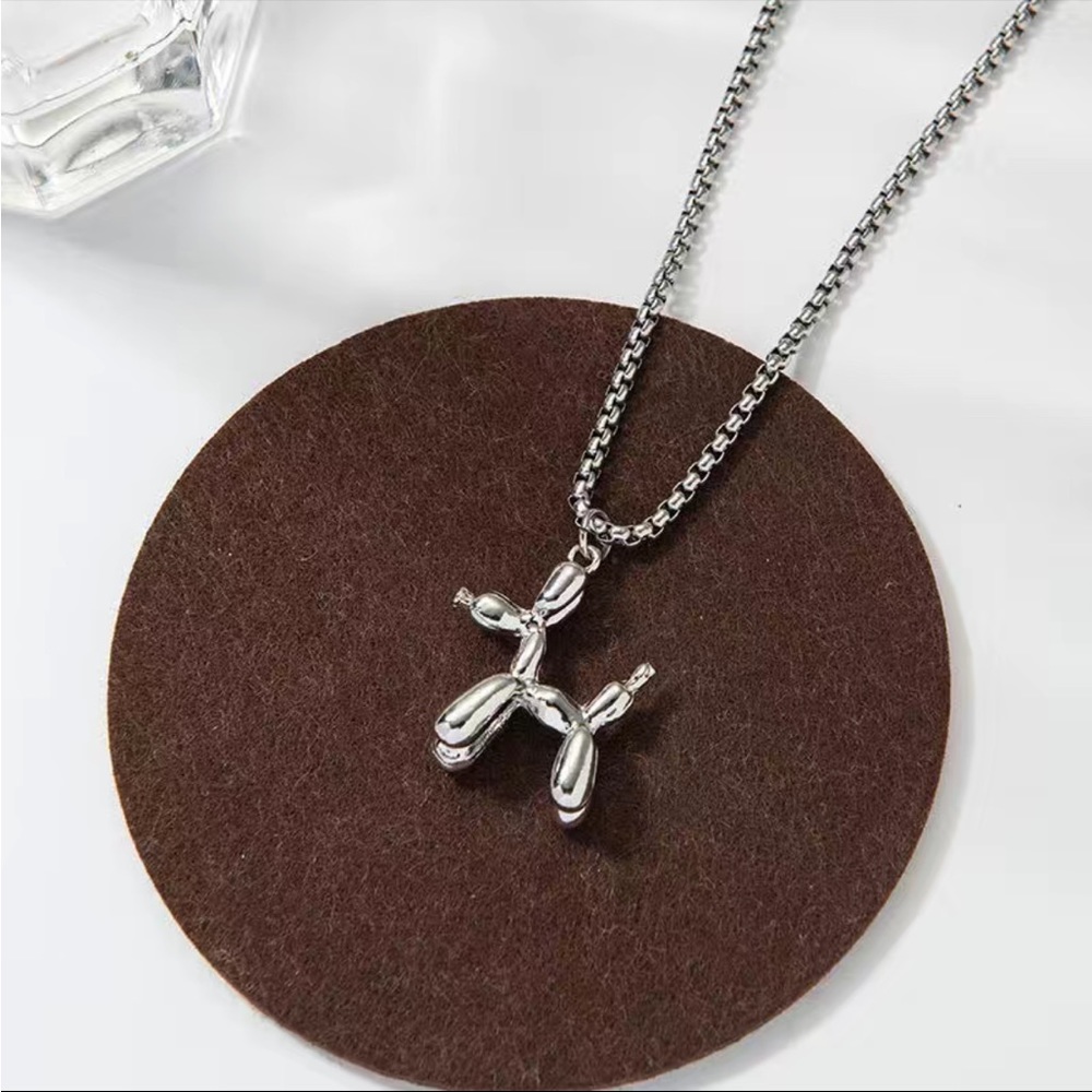 Balloon Dog bloggers choice silver tone trending necklace new with tags NWT
